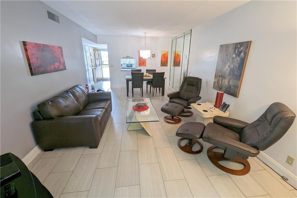 VILLAGE ROYALE ON GREEN - Residential