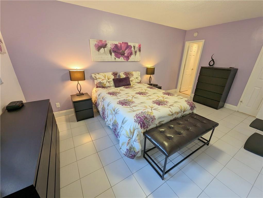 VILLAGE ROYALE ON GREEN - Residential