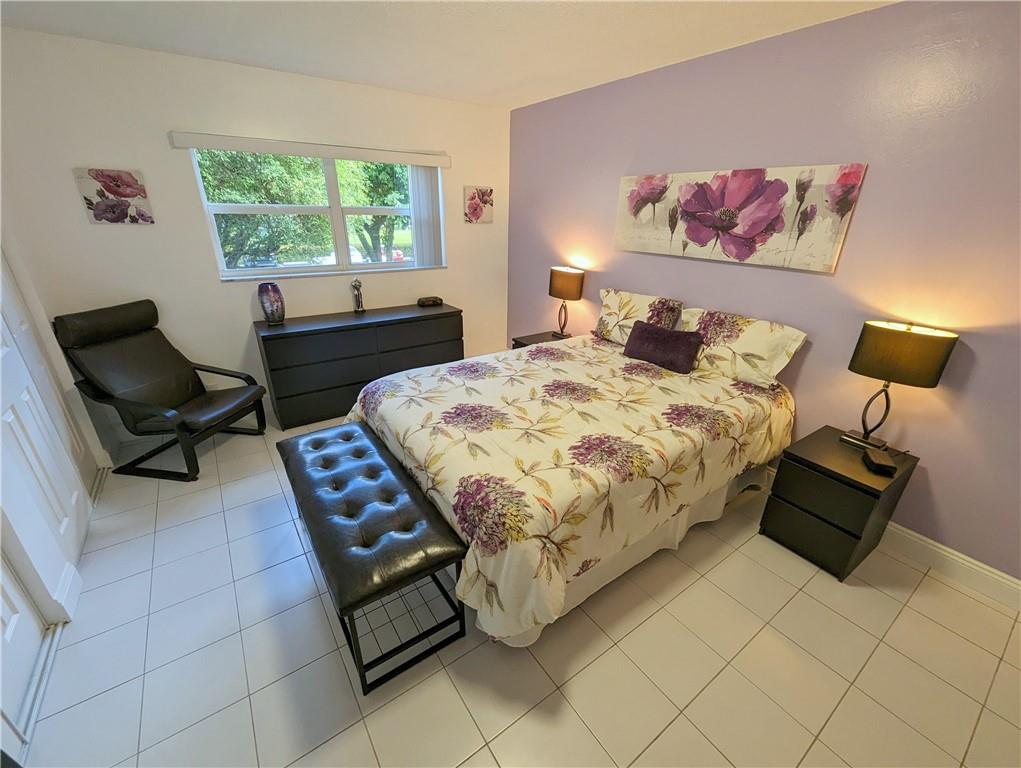 VILLAGE ROYALE ON GREEN - Residential