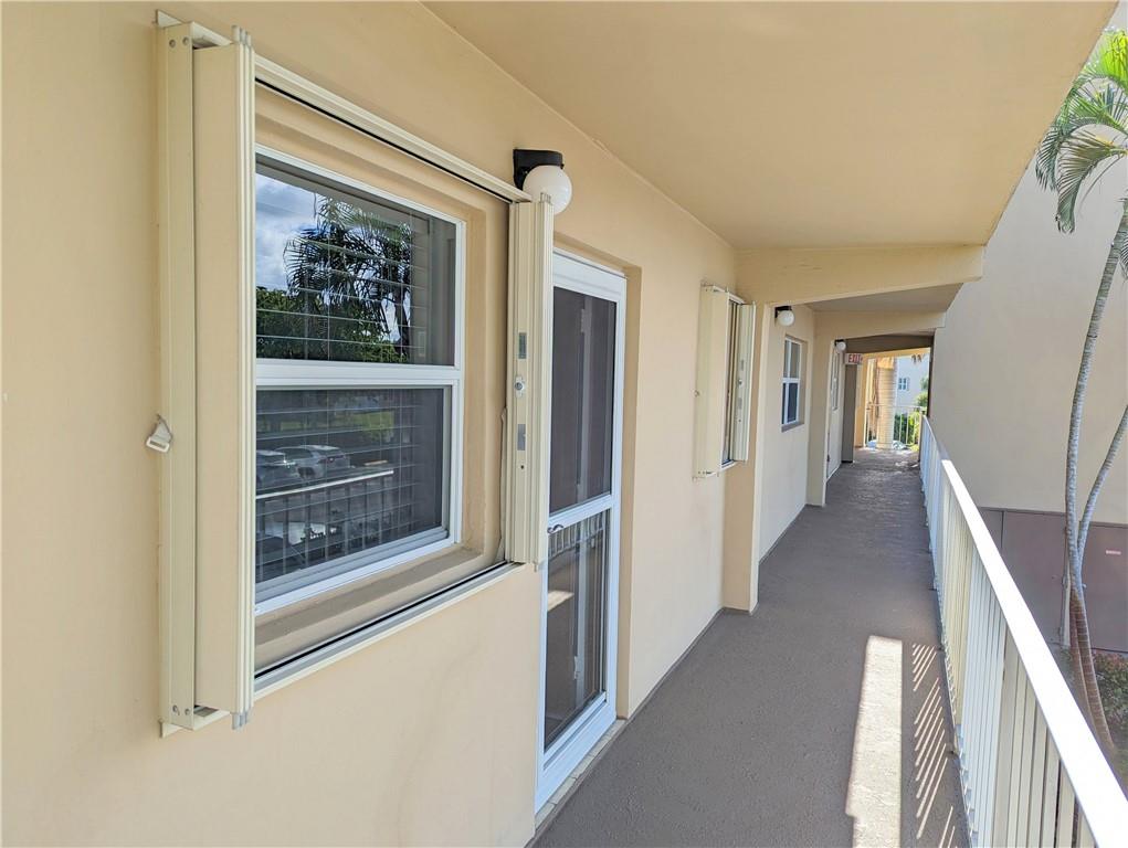 VILLAGE ROYALE ON GREEN - Residential