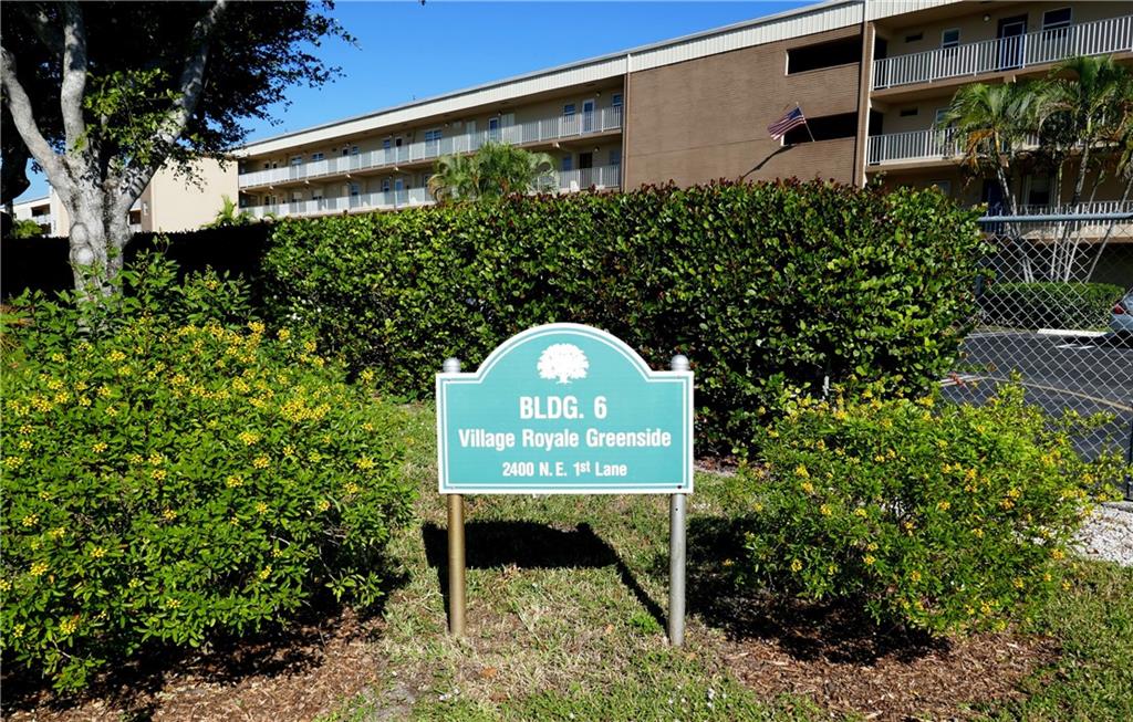 VILLAGE ROYALE ON GREEN - Residential