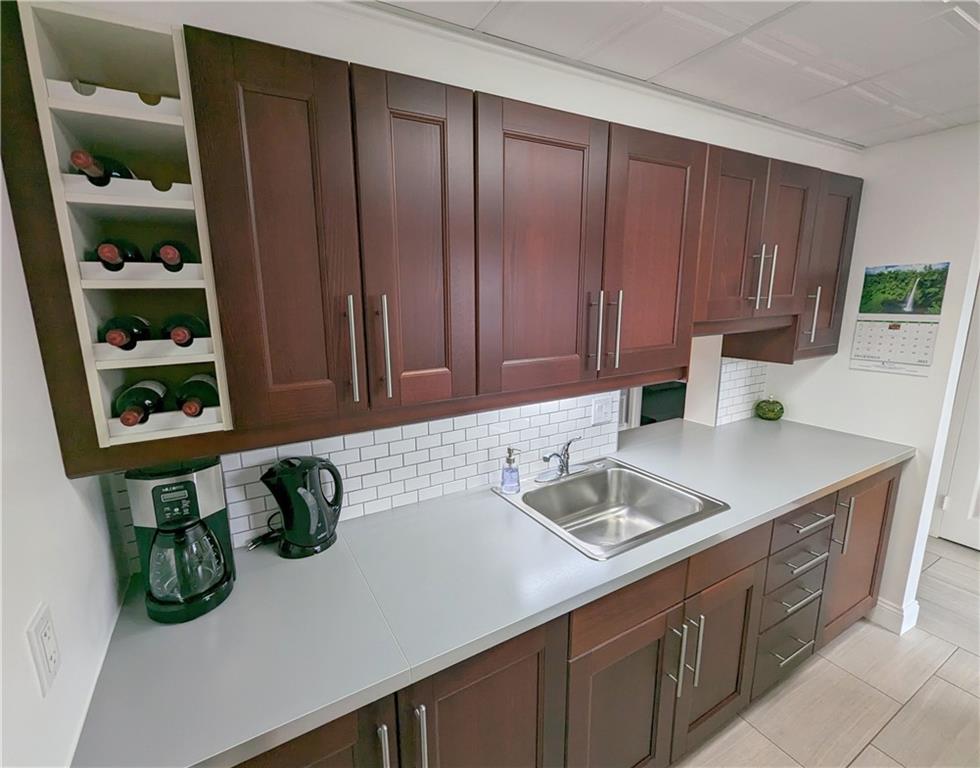 VILLAGE ROYALE ON GREEN - Residential