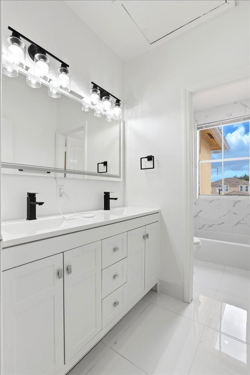 NAUTICA PLAT - Residential Lease