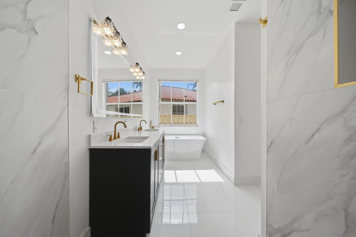 NAUTICA PLAT - Residential Lease