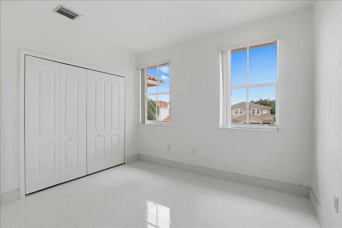 NAUTICA PLAT - Residential Lease