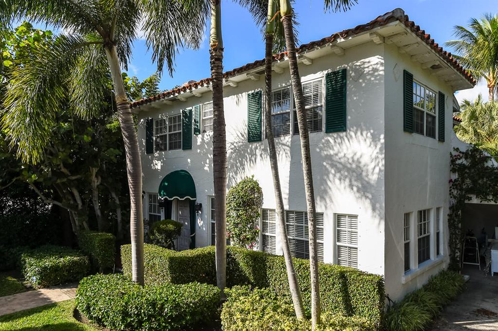 Not on the market since 1979. Charming 1925 Mediterranean home with proper 2BR guest house and cabana. Extra large in-town lot (75 X 180) with RC zoning offers incredible potential to renovate or build large new single family home or two townhouses. Considering the lot size and zoning, this is perhaps the last opportunity of its kind in the Worth Avenue corridor.