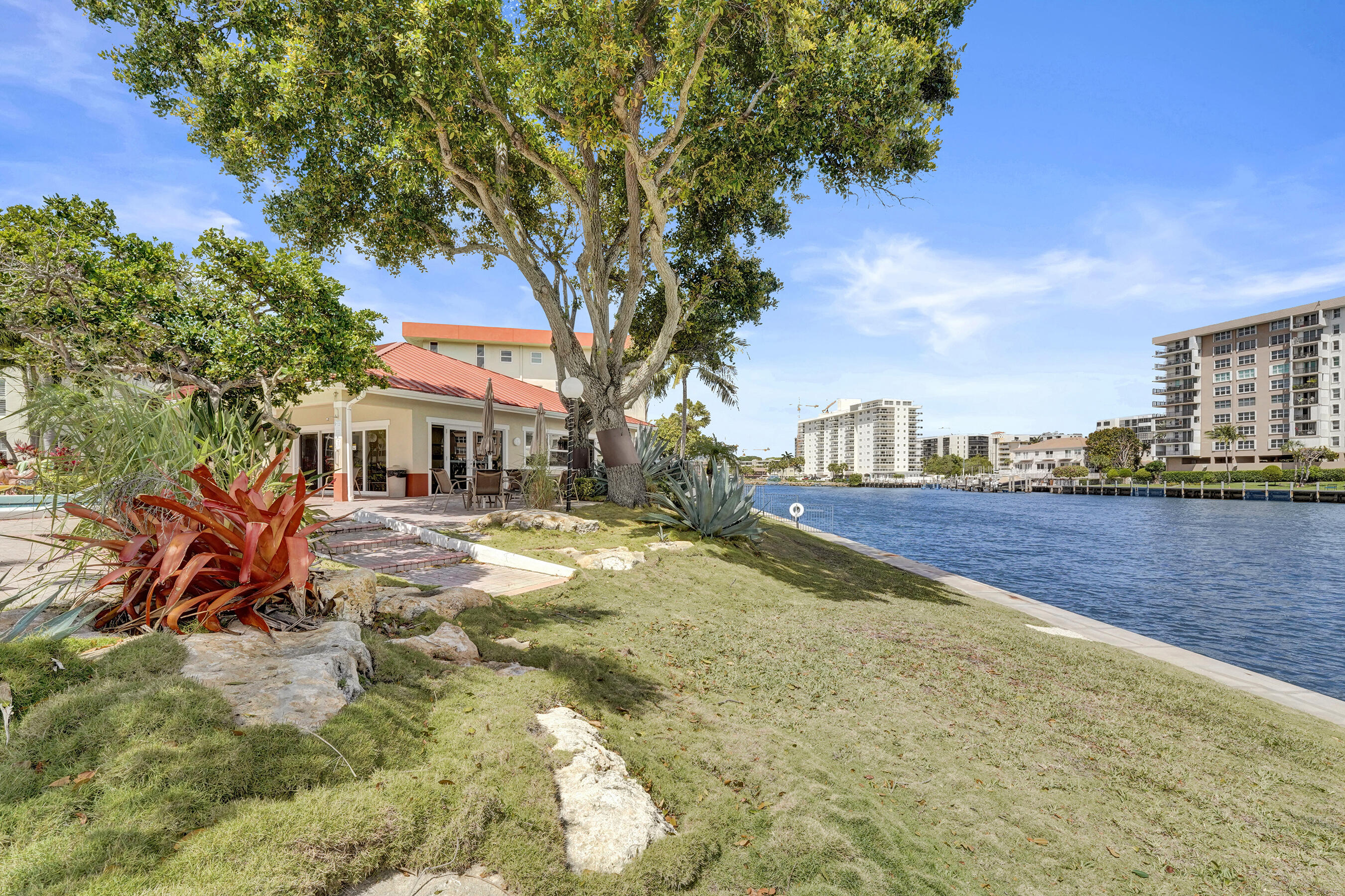 PALM-AIRE AT CORAL KEY GARDEN - Residential