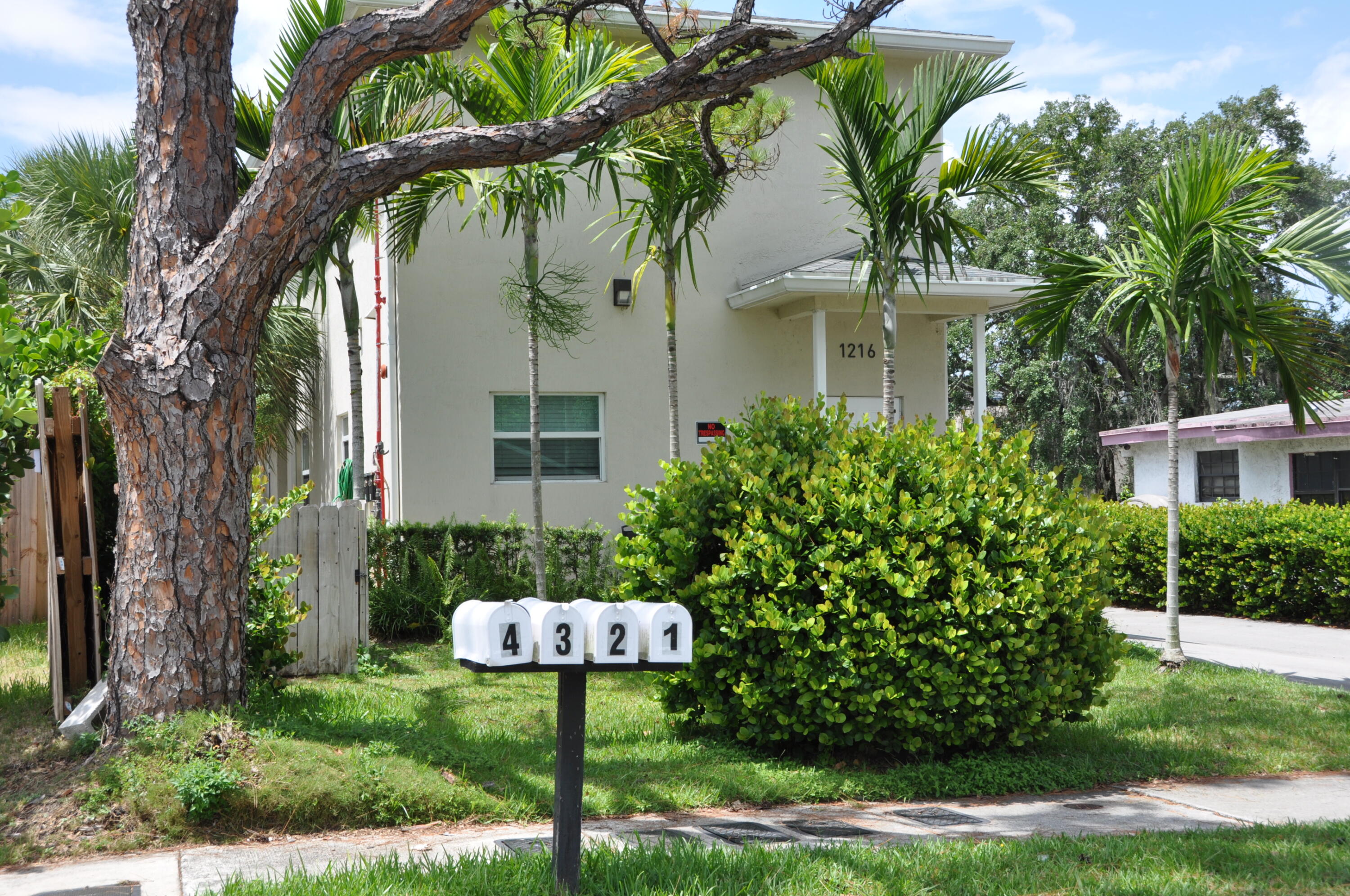 HOME BEAUTIFUL PARK - Residential Lease