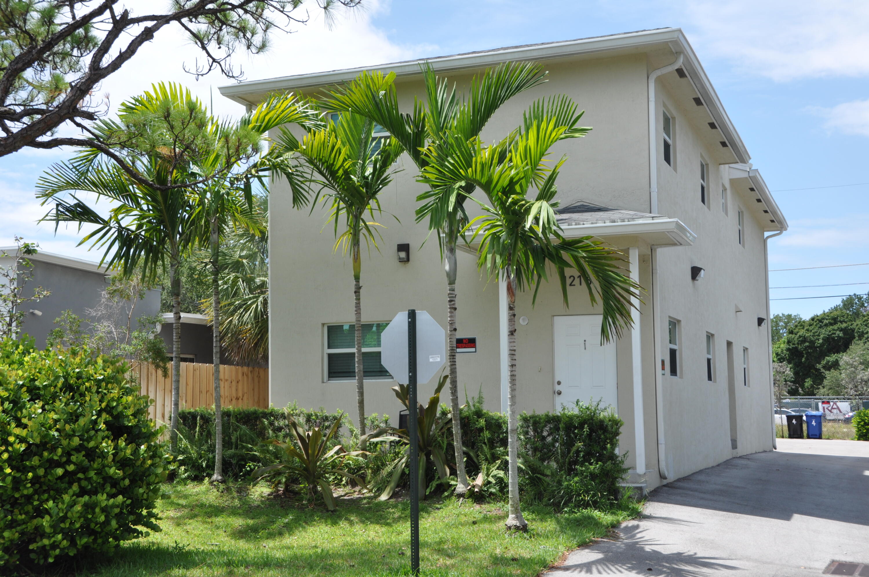 HOME BEAUTIFUL PARK - Residential Lease