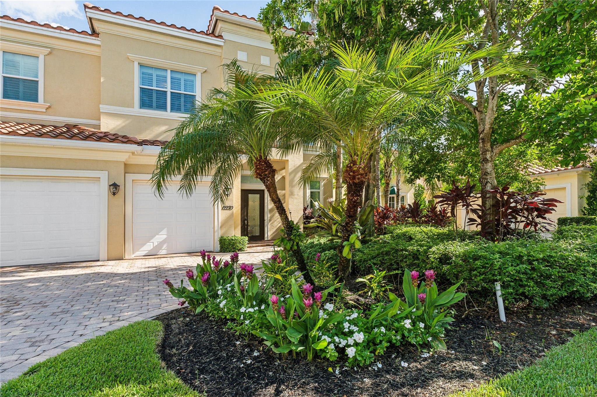 HUNTERS CHASE OF PALM BEACH POLO & COUNT - Residential