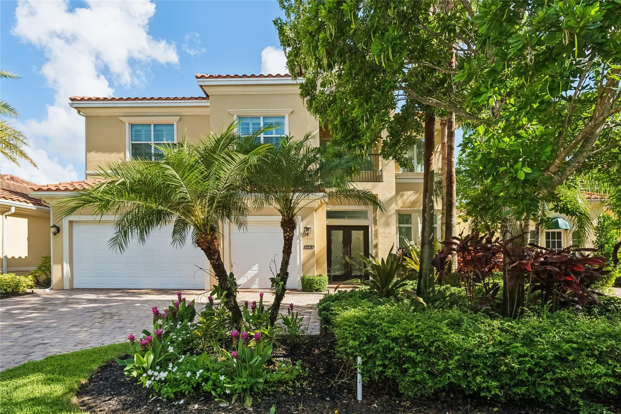 HUNTERS CHASE OF PALM BEACH POLO & COUNT - Residential