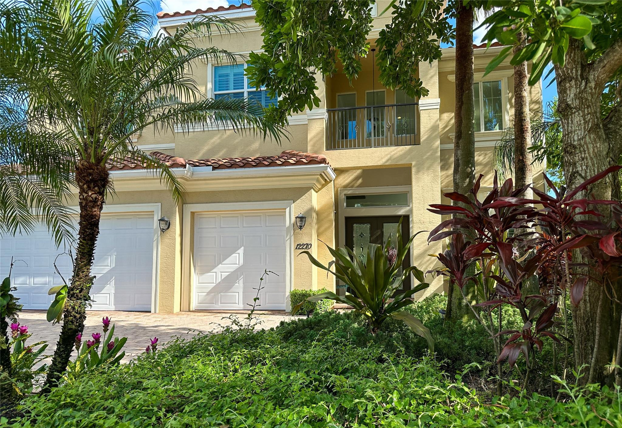 HUNTERS CHASE OF PALM BEACH POLO & COUNT - Residential