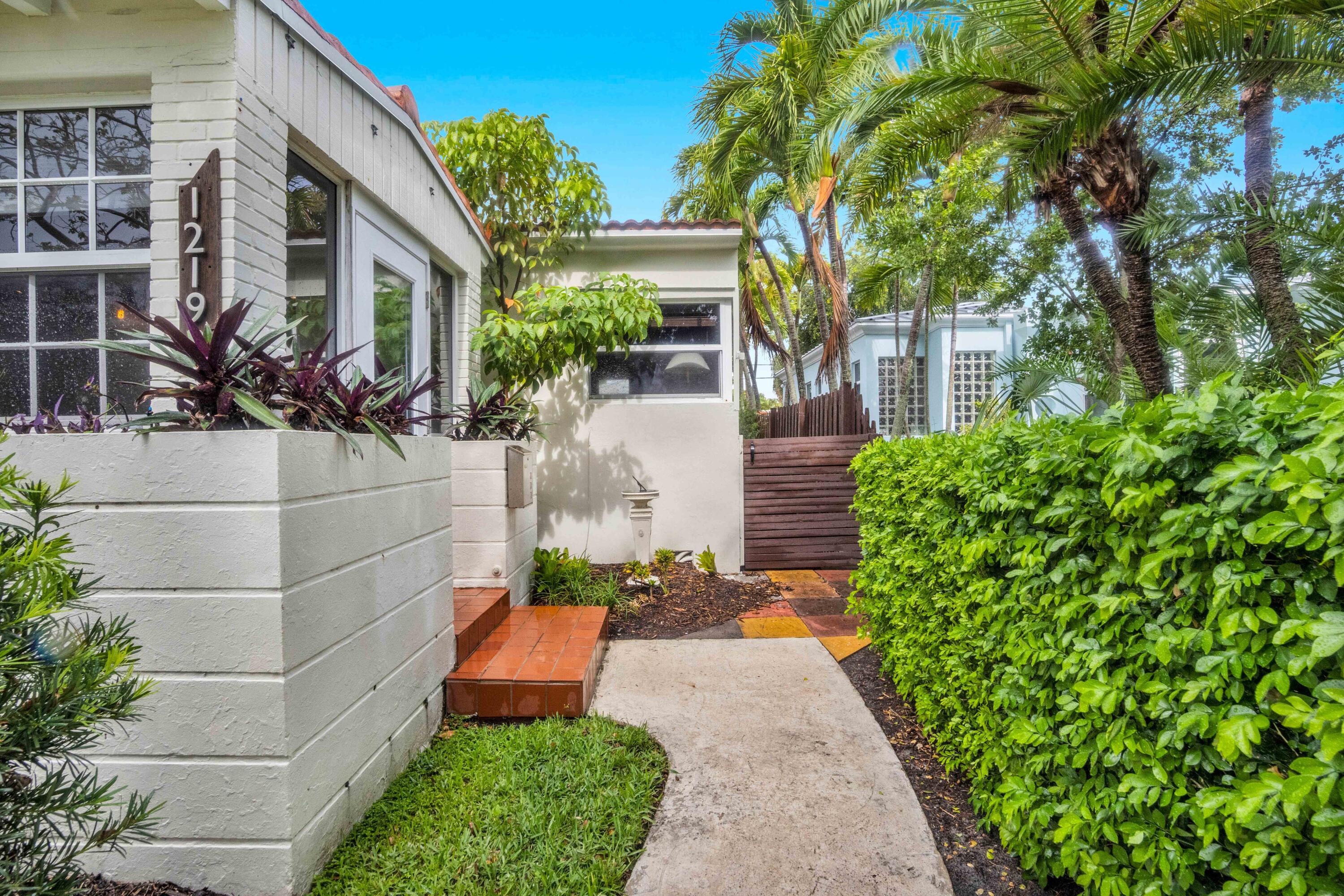 LAKE WORTH TOWN OF - Residential