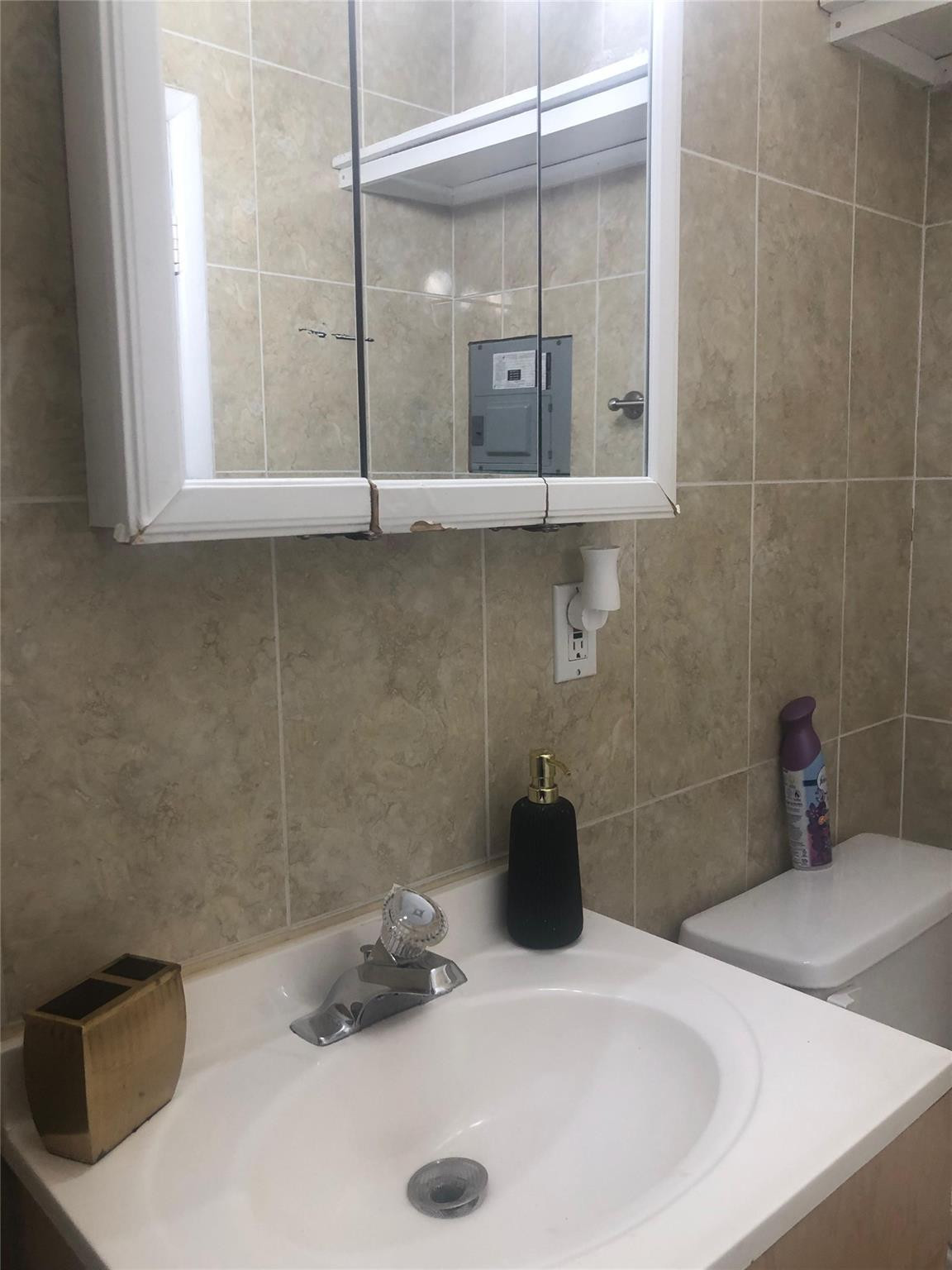 MYRTLE GROVE 1ST ADDN - Residential Lease