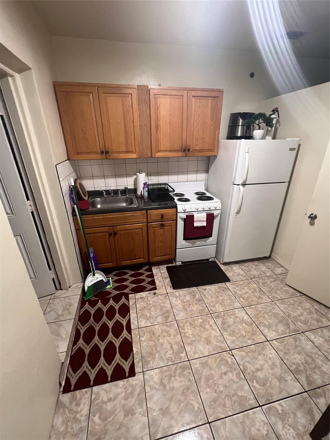 MYRTLE GROVE 1ST ADDN - Residential Lease