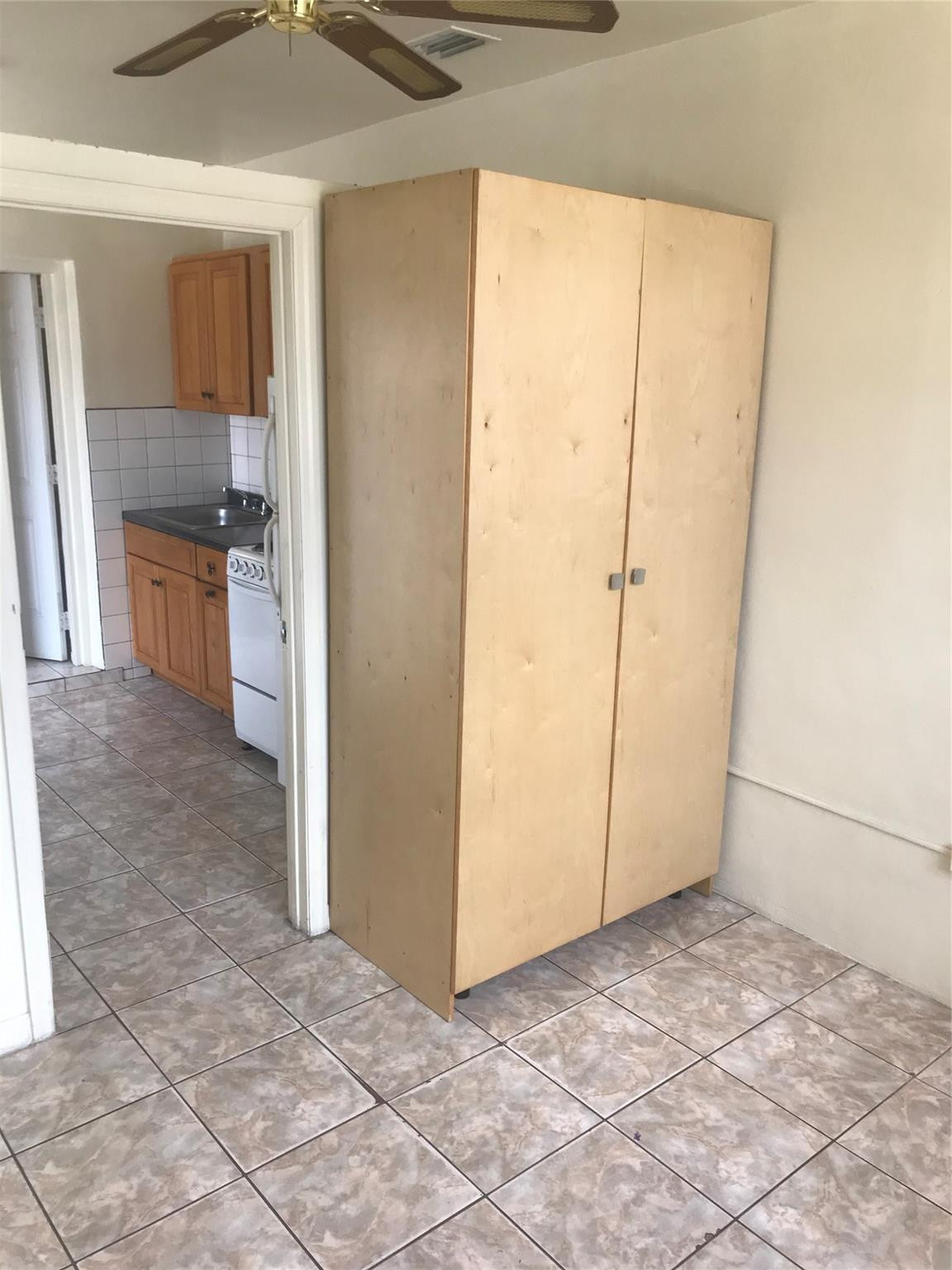 MYRTLE GROVE 1ST ADDN - Residential Lease