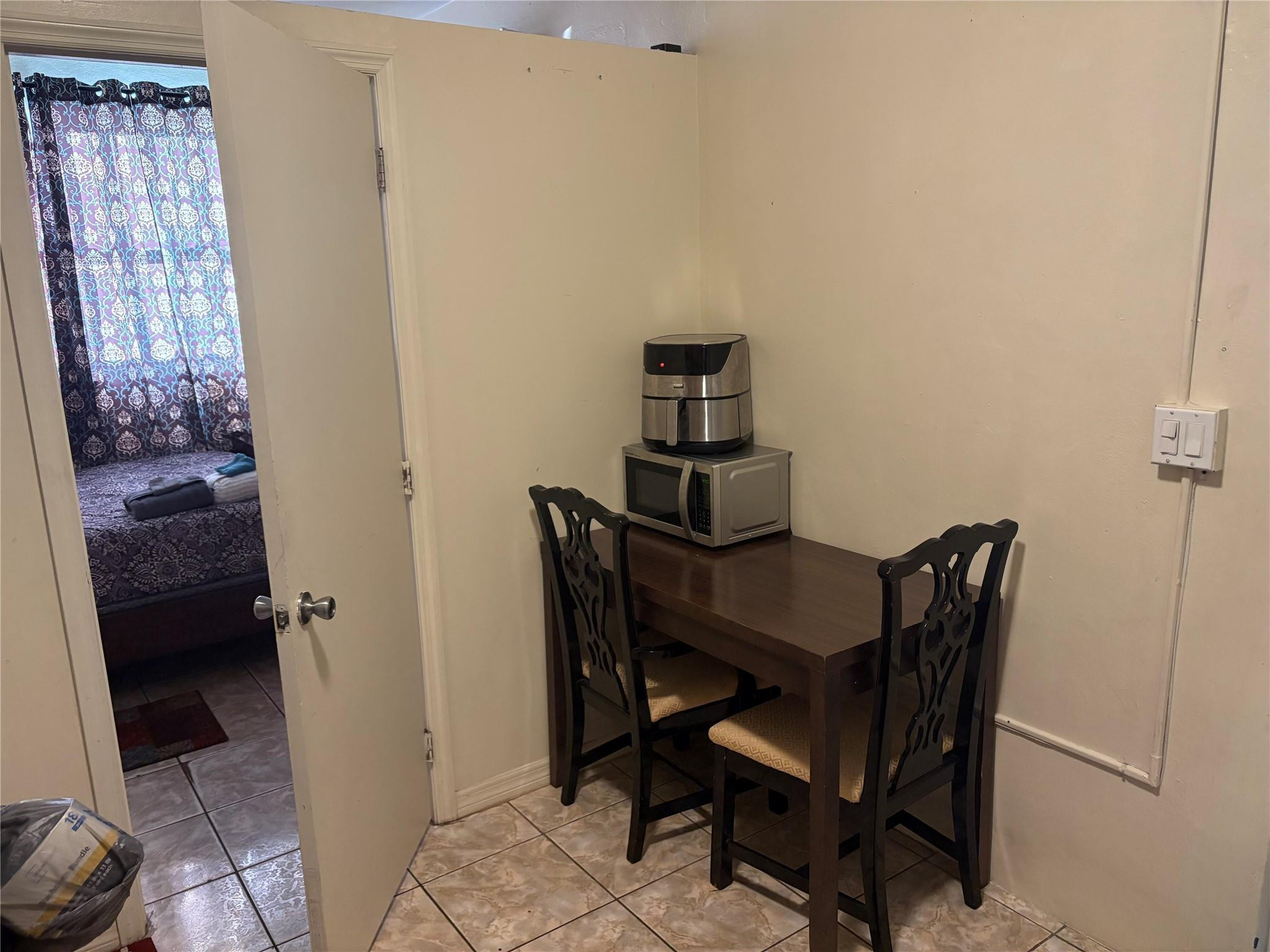 MYRTLE GROVE 1ST ADDN - Residential Lease