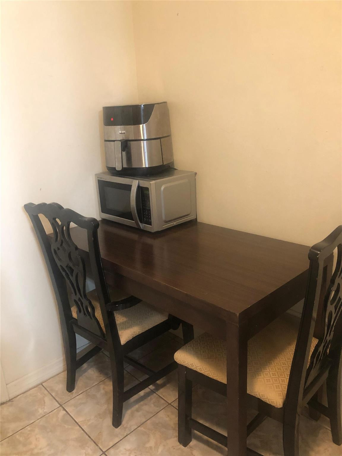 MYRTLE GROVE 1ST ADDN - Residential Lease