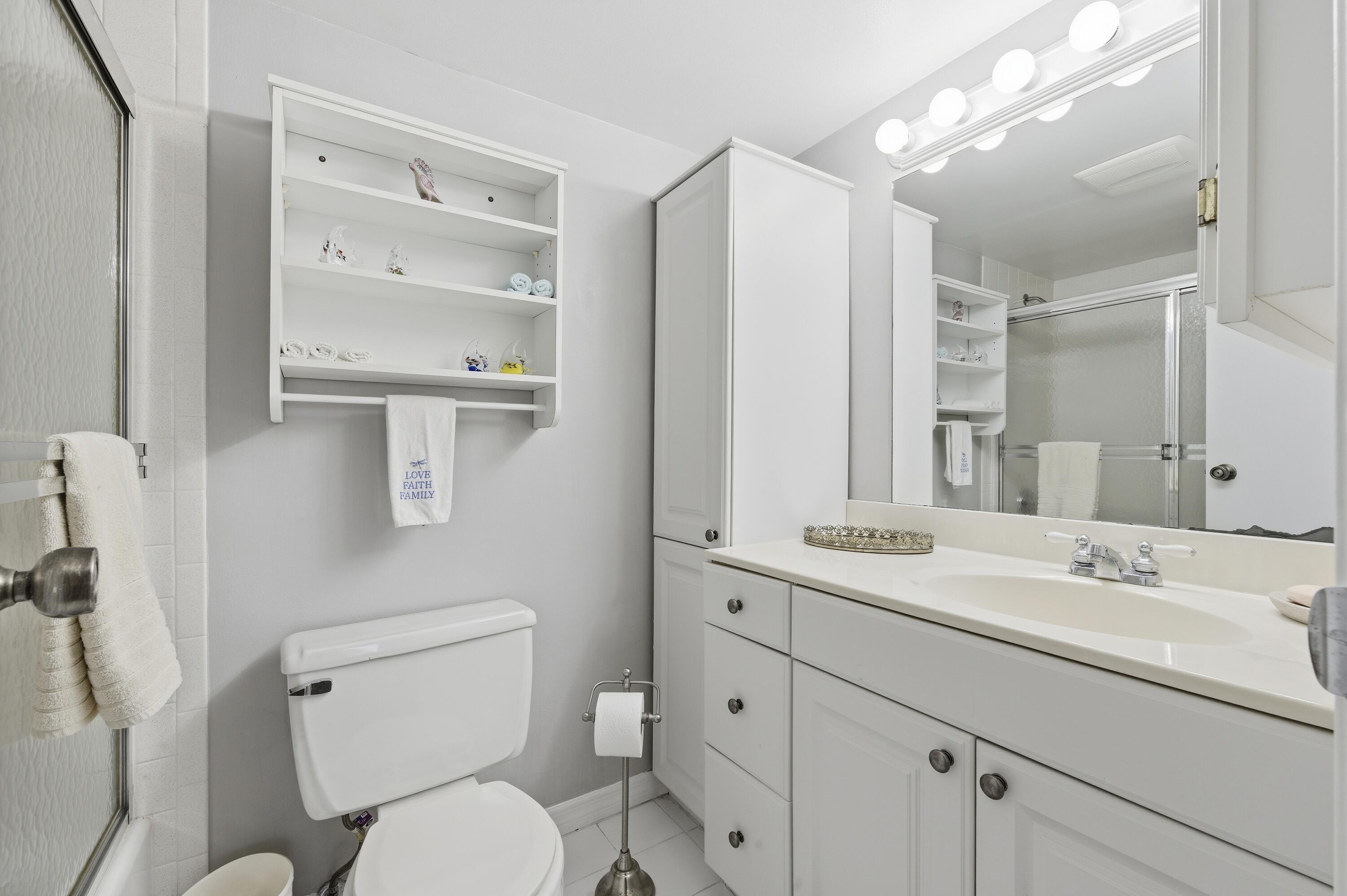 VILLAS ON THE GREEN CONDO - Residential Lease