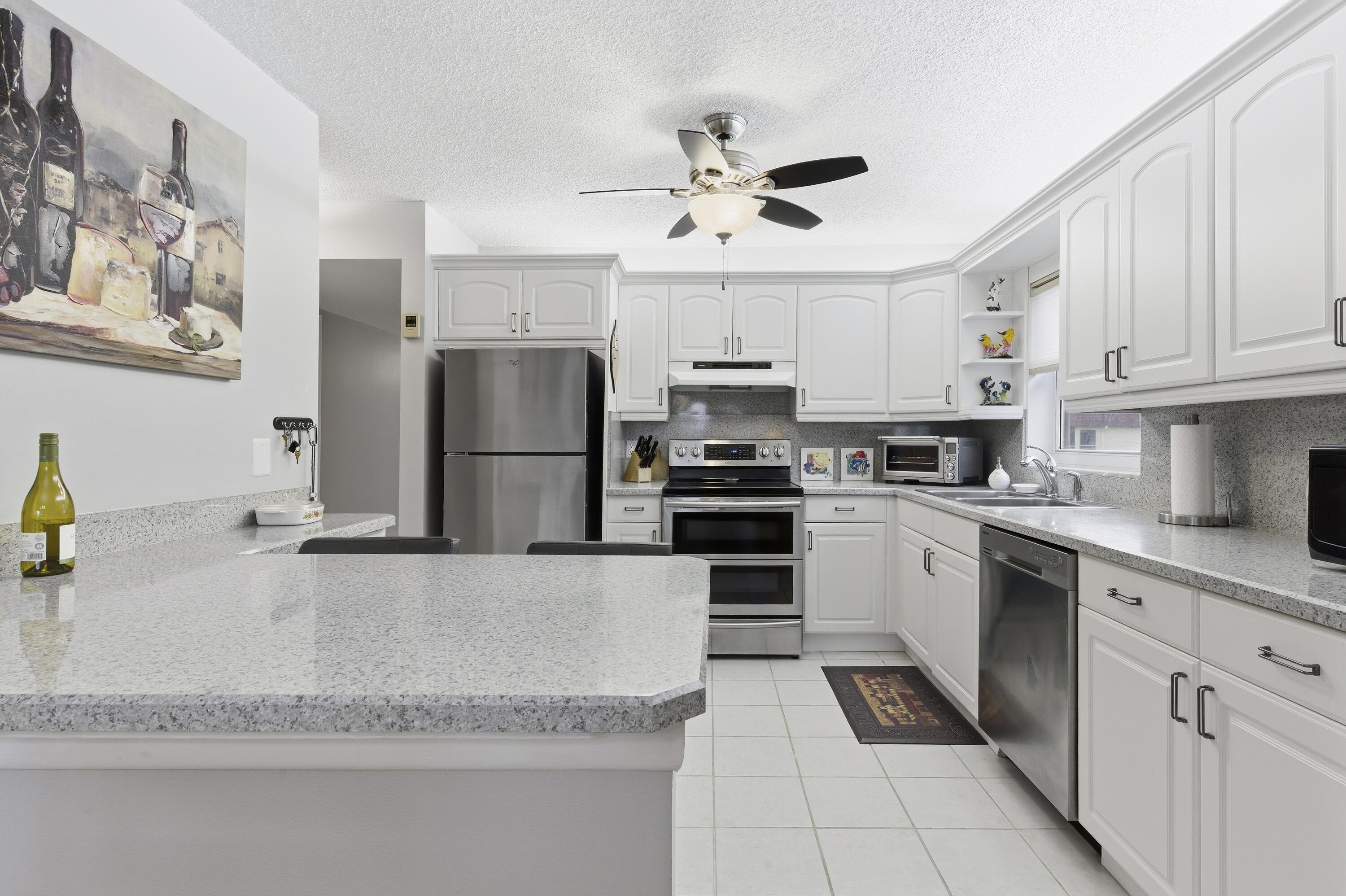 VILLAS ON THE GREEN CONDO - Residential Lease