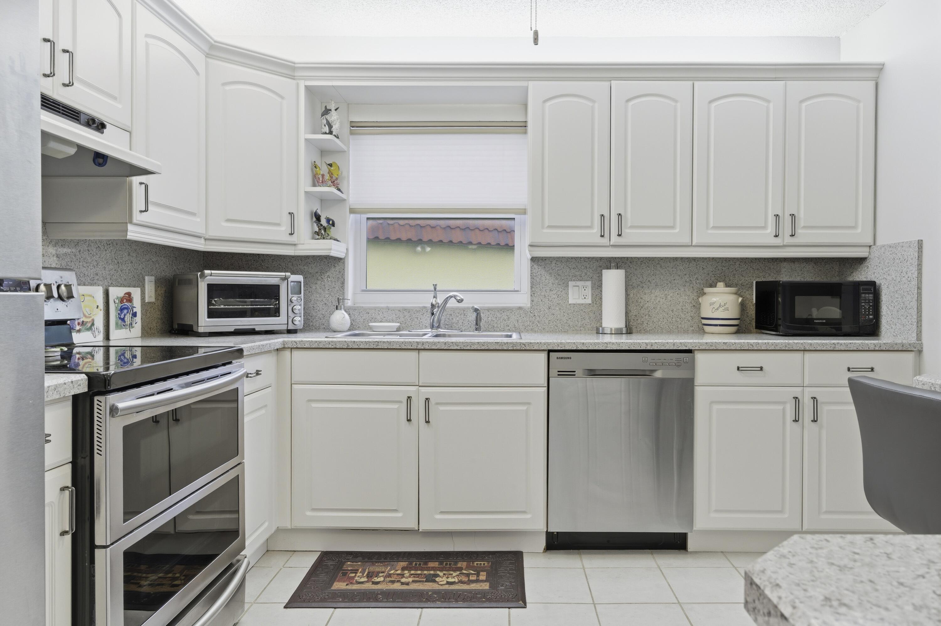VILLAS ON THE GREEN CONDO - Residential Lease
