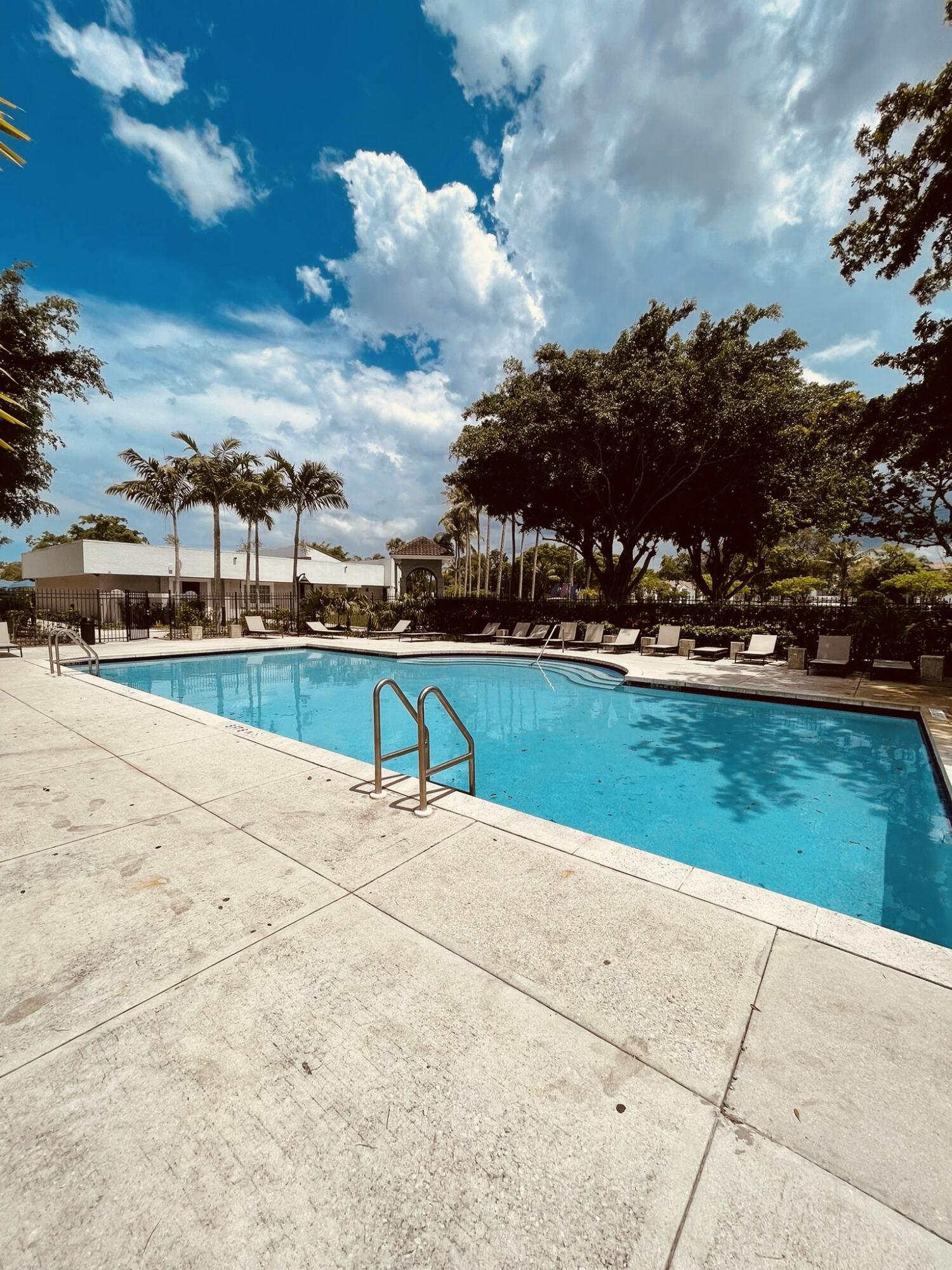 BOCA ENTRADA - Residential