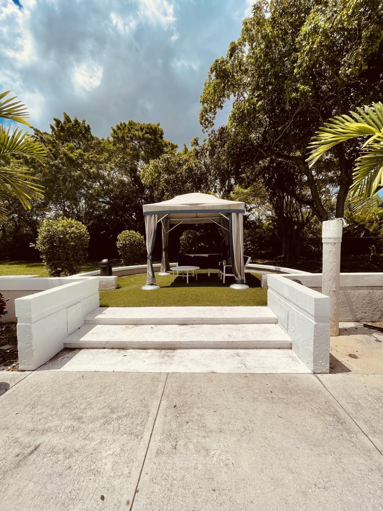 BOCA ENTRADA - Residential