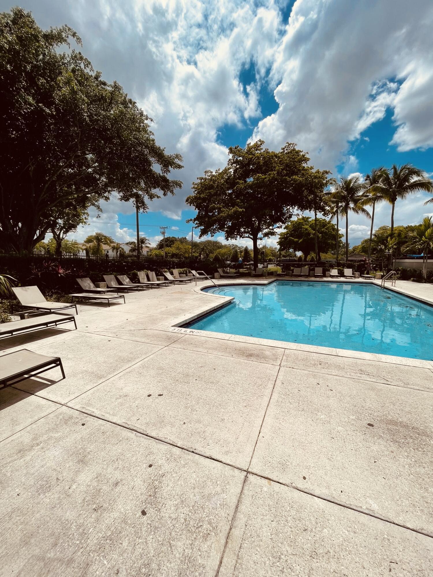 BOCA ENTRADA - Residential