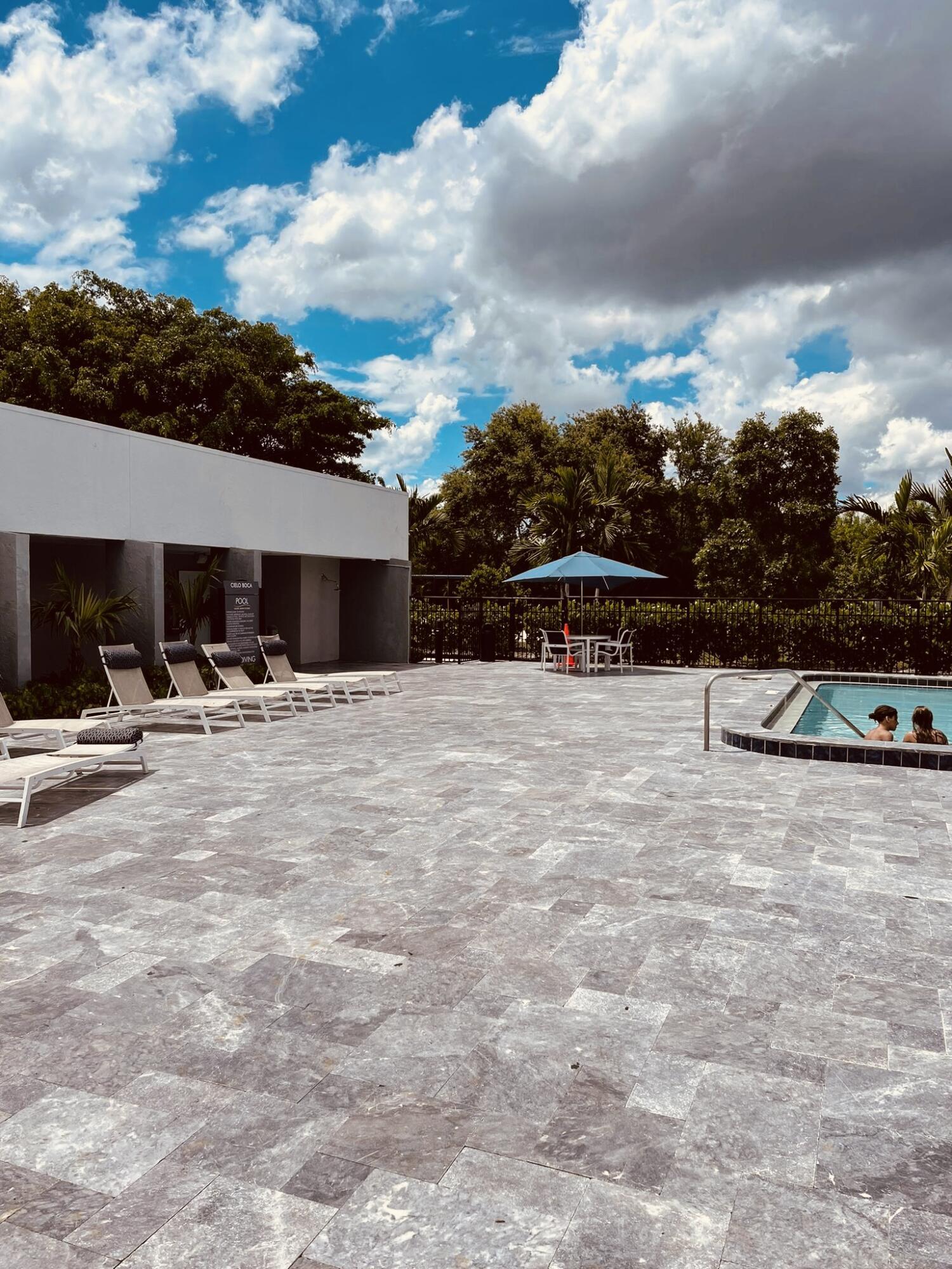 BOCA ENTRADA - Residential
