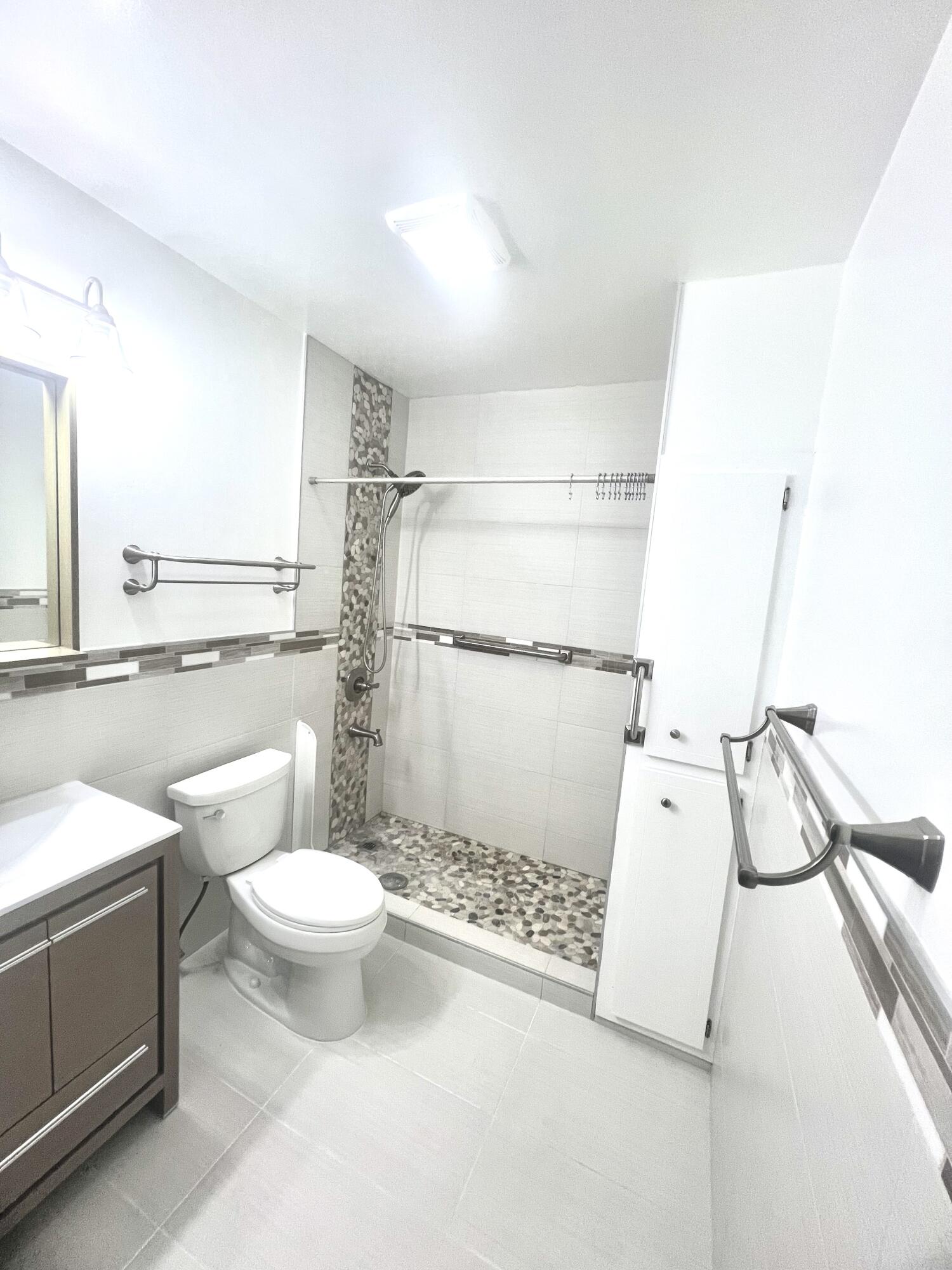 IMPERIAL POINT COLONNADES CONDO - Residential