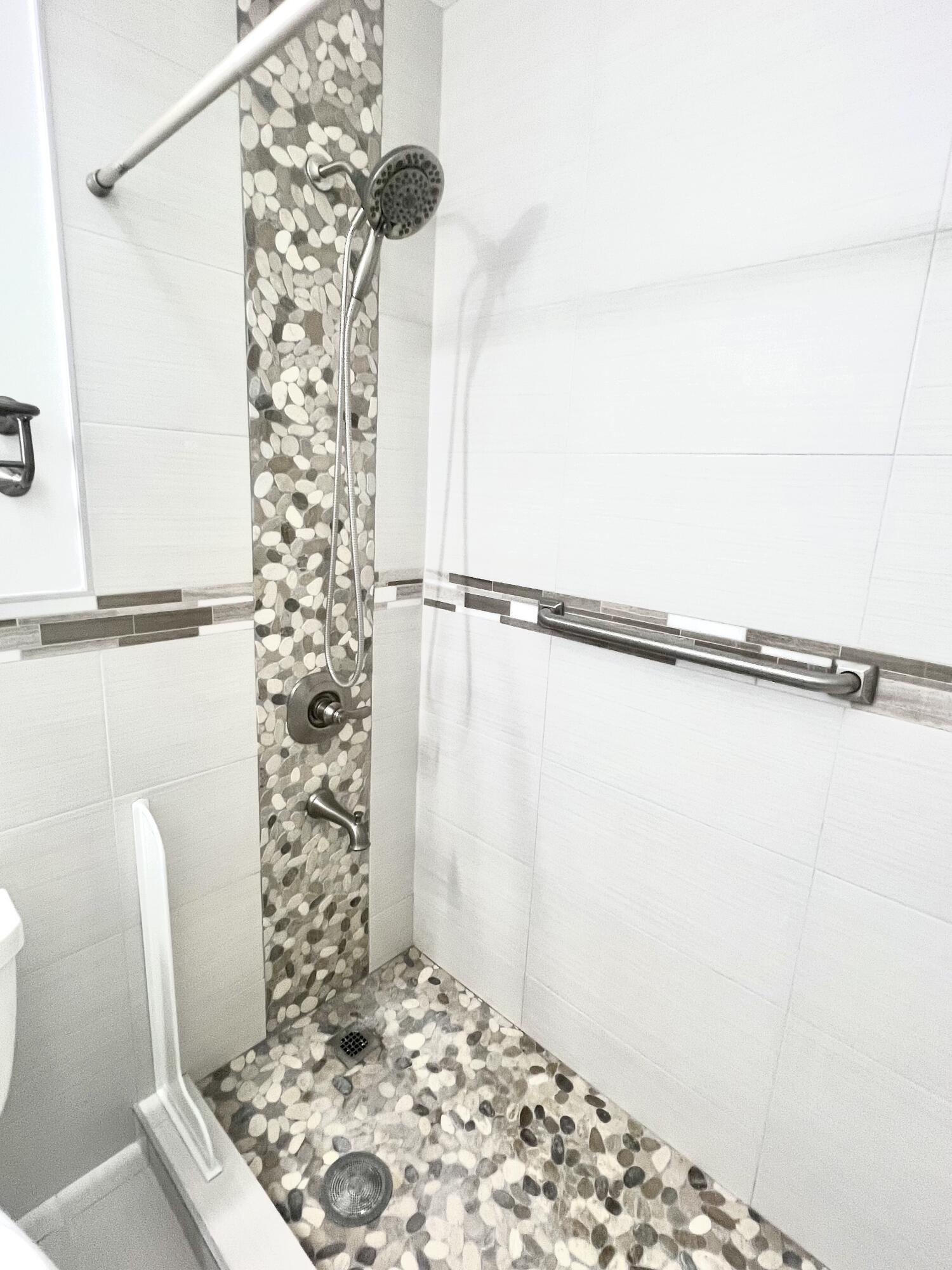 IMPERIAL POINT COLONNADES CONDO - Residential