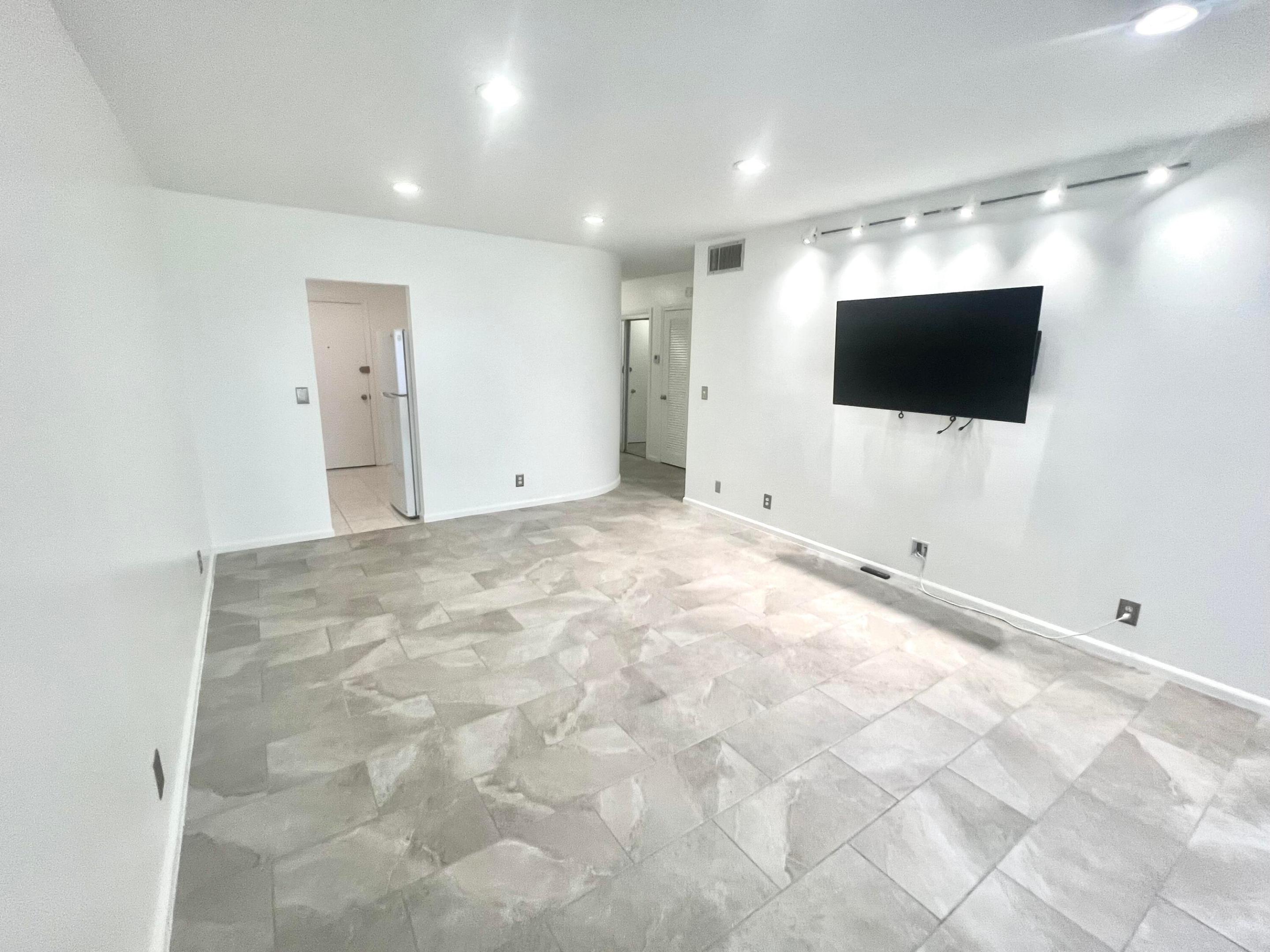 IMPERIAL POINT COLONNADES CONDO - Residential