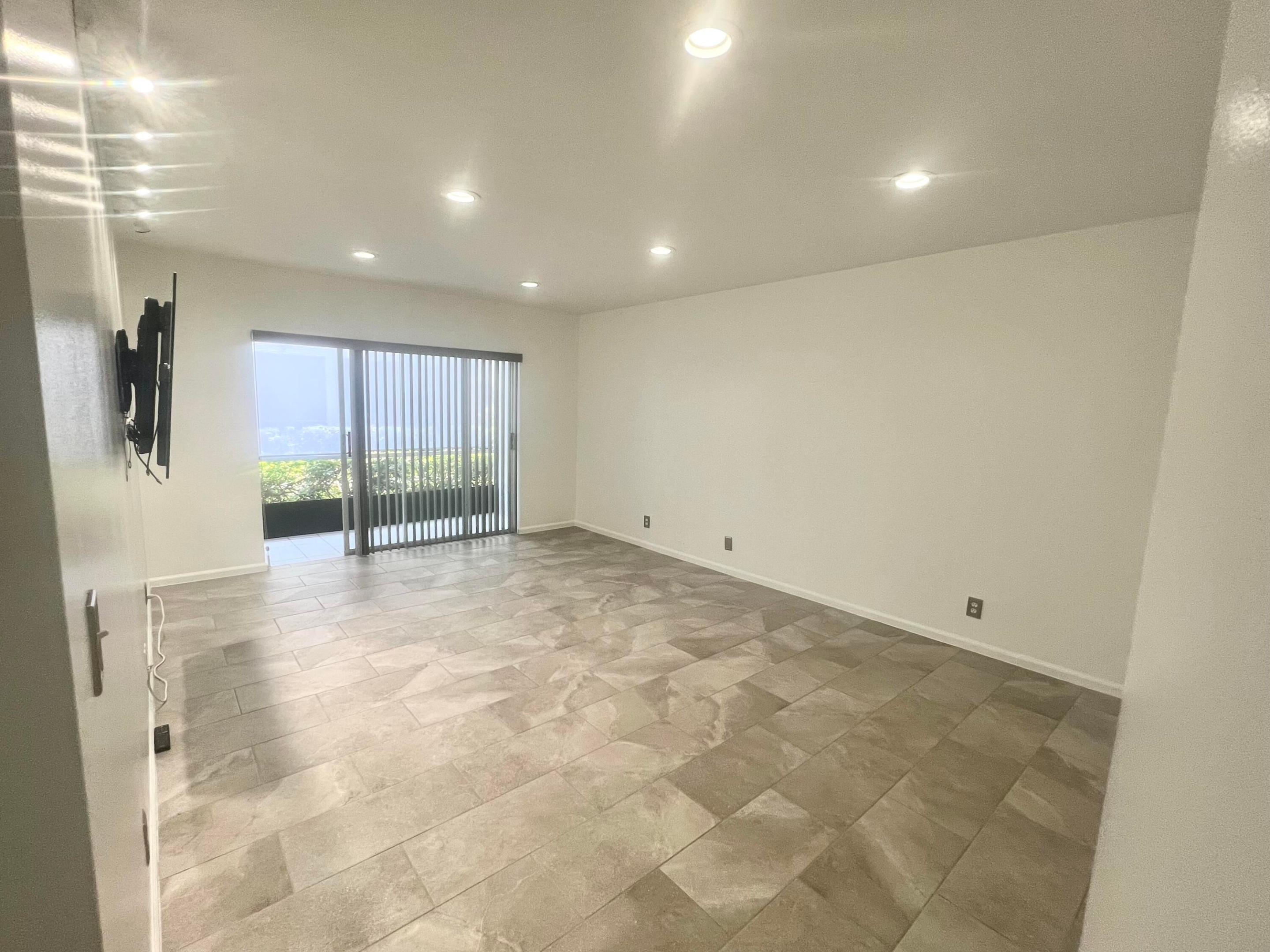 IMPERIAL POINT COLONNADES CONDO - Residential