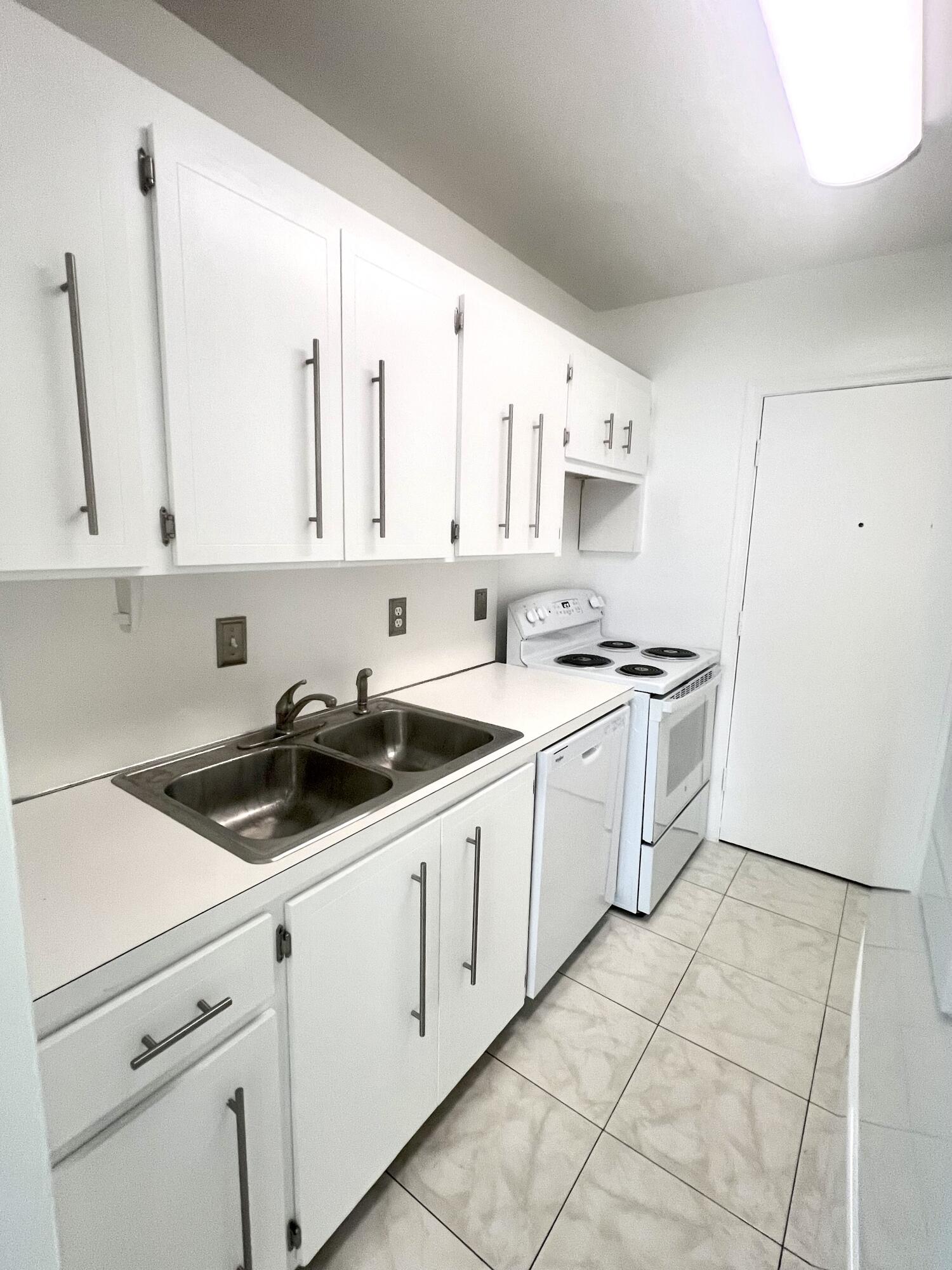 IMPERIAL POINT COLONNADES CONDO - Residential