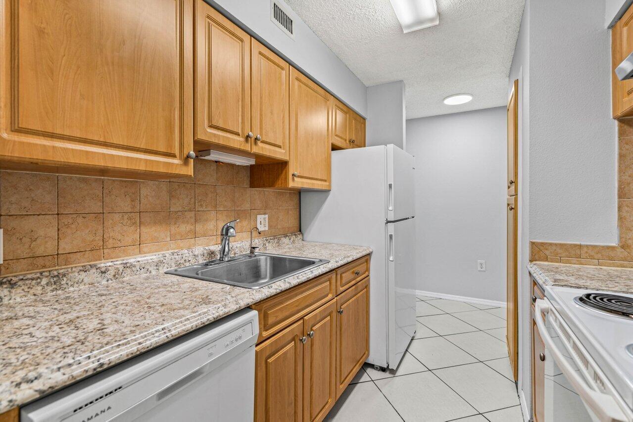 BOYNTON LANDINGS CONDO - Residential Lease