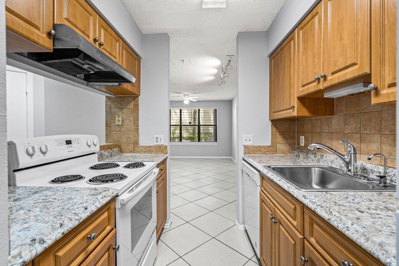 BOYNTON LANDINGS CONDO - Residential Lease