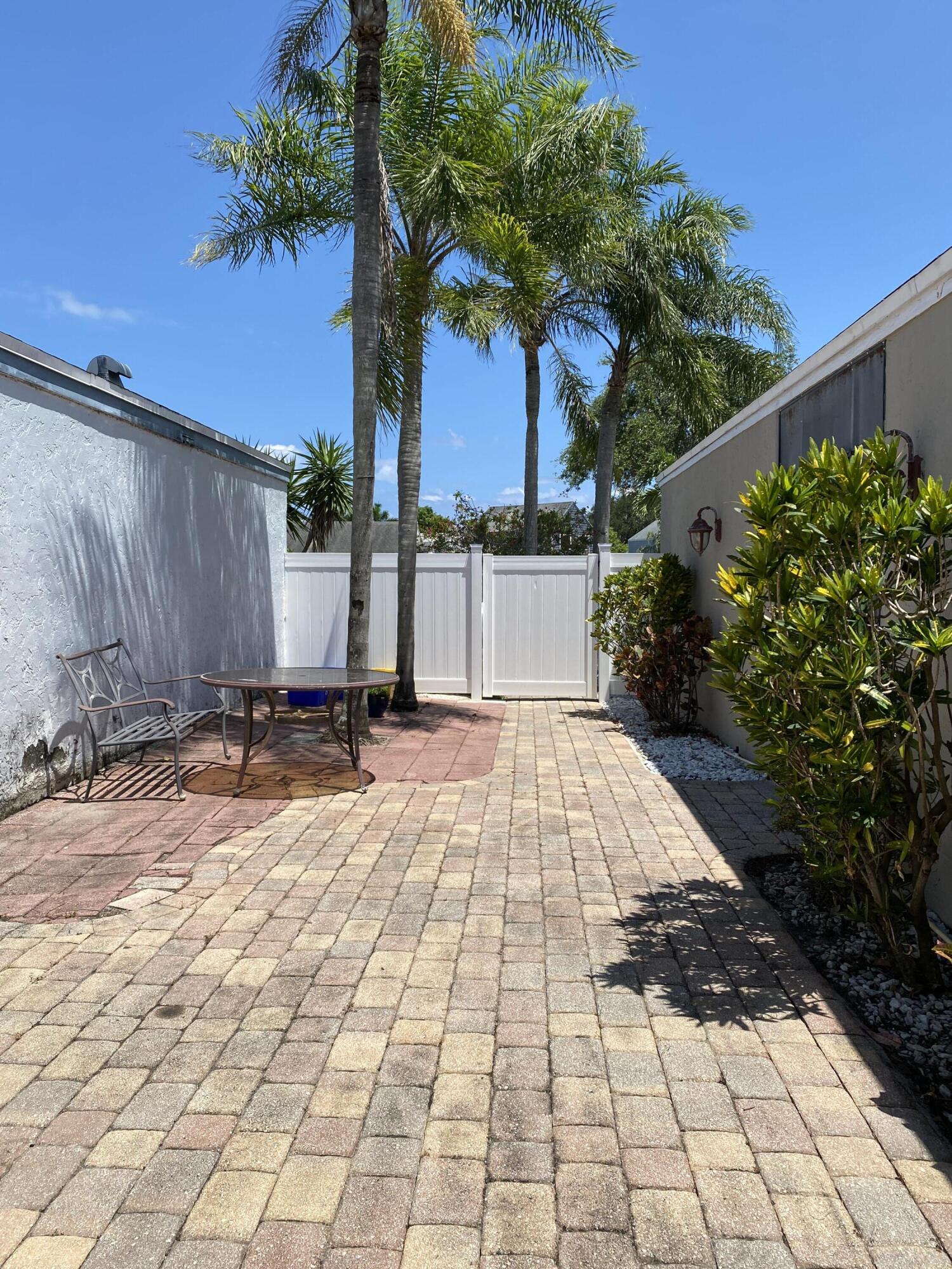 BOYNTON LAKES 5 - Residential Lease