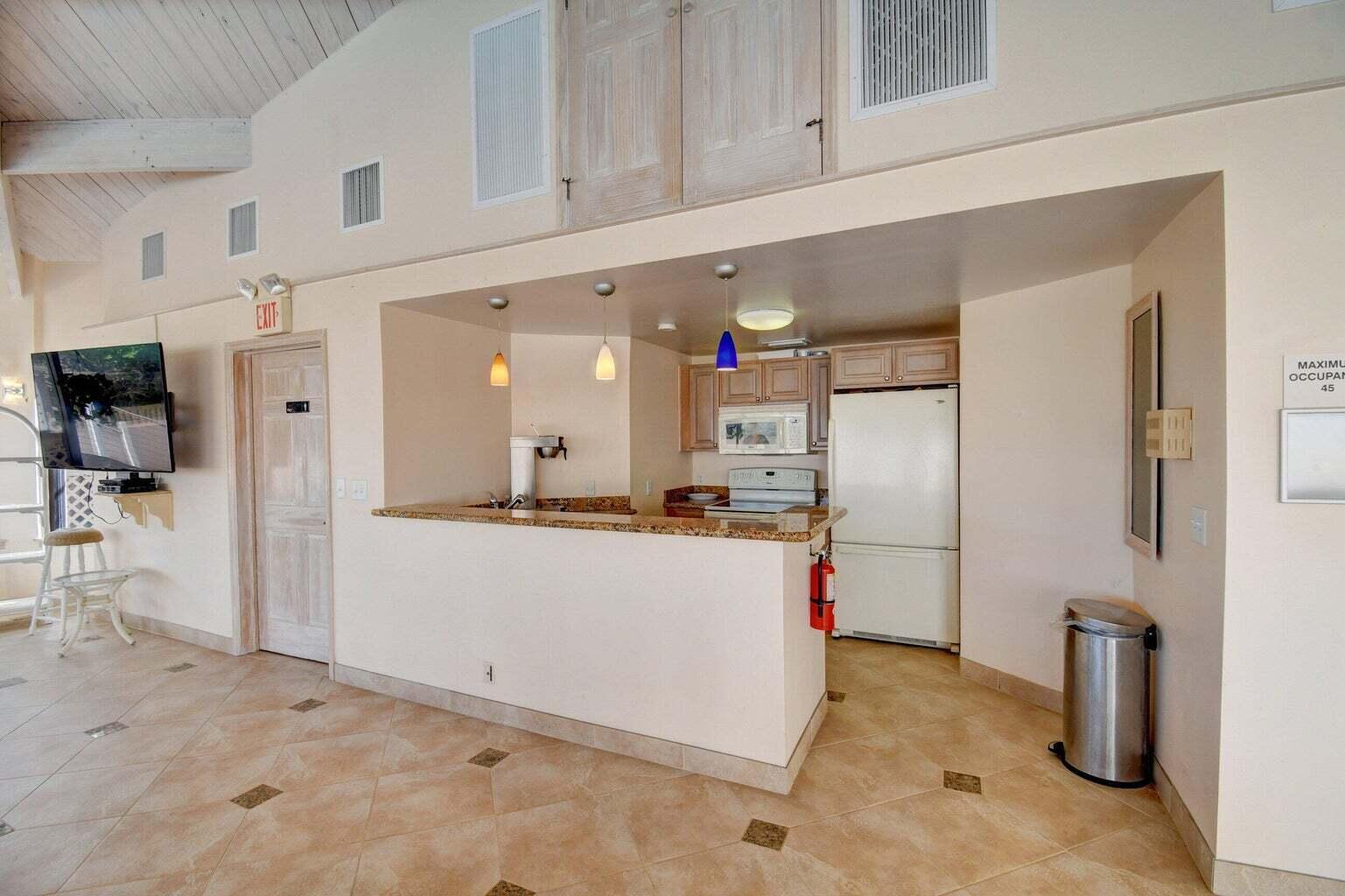 MAYFAIR HOUSE CONDO - Residential