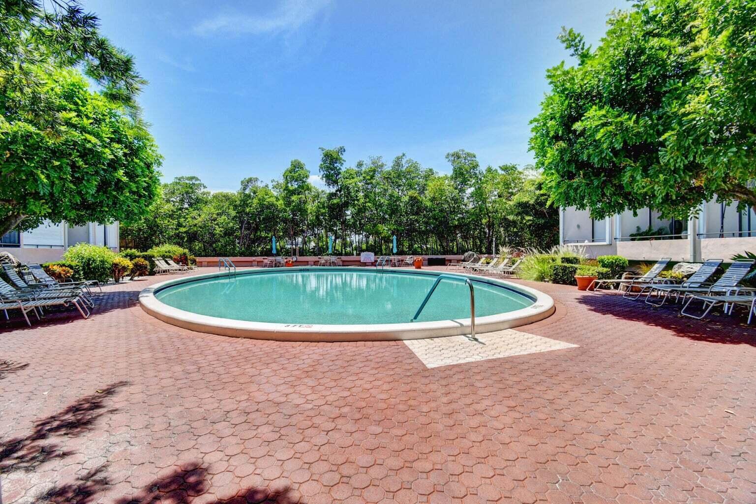MAYFAIR HOUSE CONDO - Residential