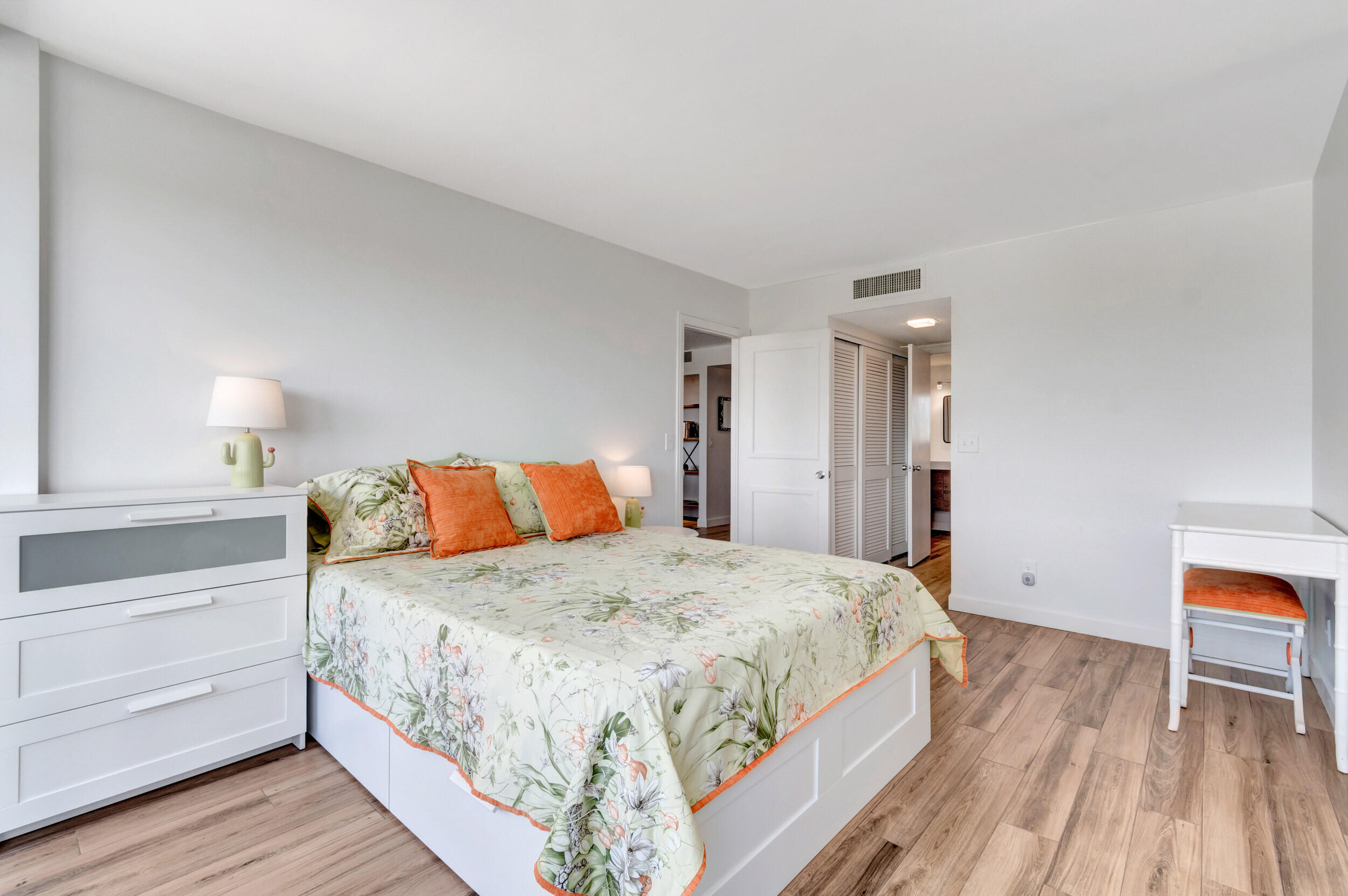 MAYFAIR HOUSE CONDO - Residential