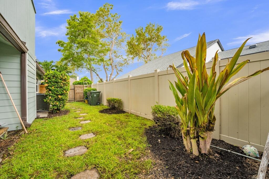 GREENVIEW SHORES 1 OF WELLINGTON - Residential