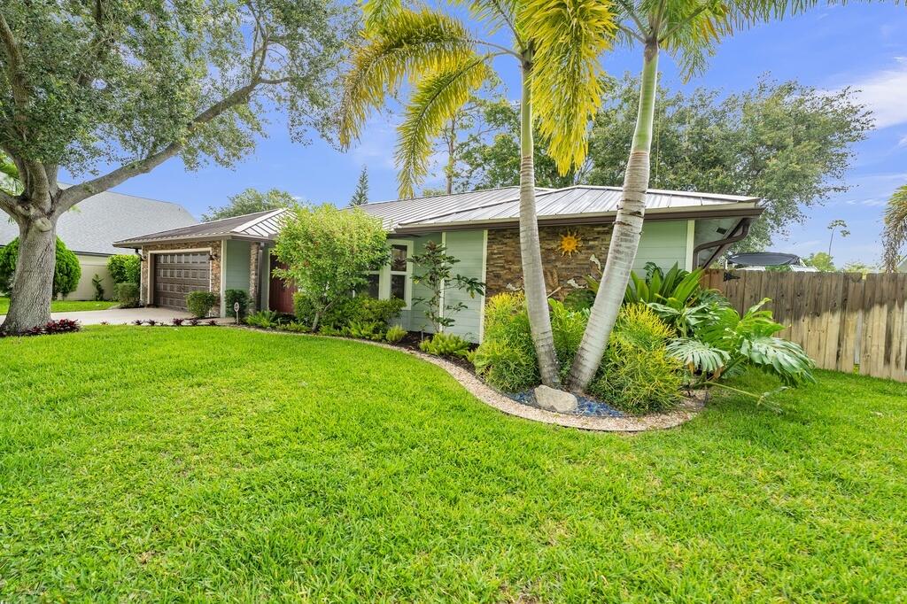 GREENVIEW SHORES 1 OF WELLINGTON - Residential