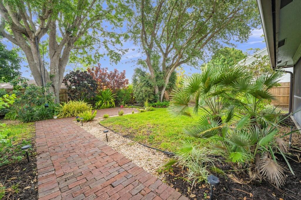 GREENVIEW SHORES 1 OF WELLINGTON - Residential