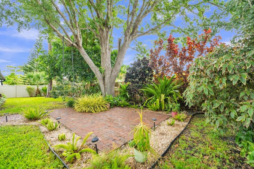 GREENVIEW SHORES 1 OF WELLINGTON - Residential