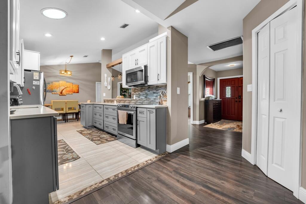 GREENVIEW SHORES 1 OF WELLINGTON - Residential