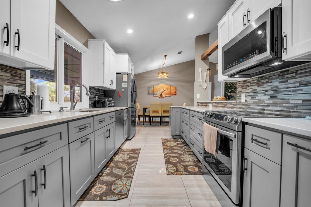 GREENVIEW SHORES 1 OF WELLINGTON - Residential