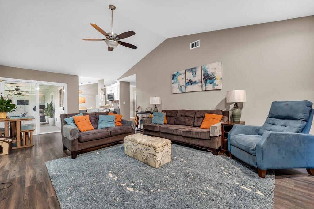 GREENVIEW SHORES 1 OF WELLINGTON - Residential