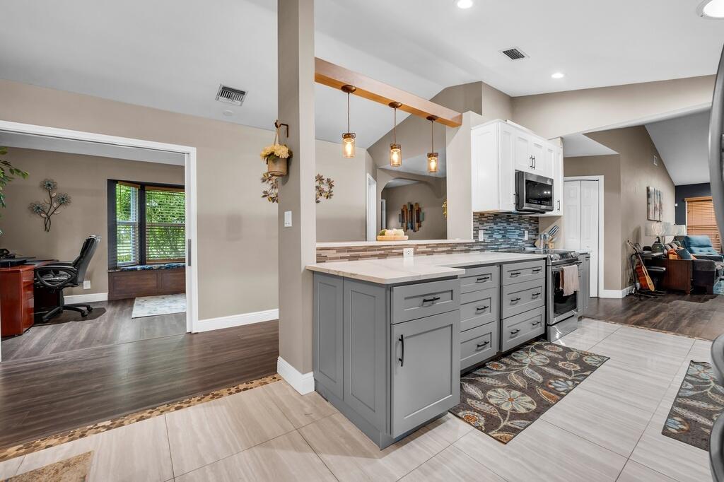 GREENVIEW SHORES 1 OF WELLINGTON - Residential