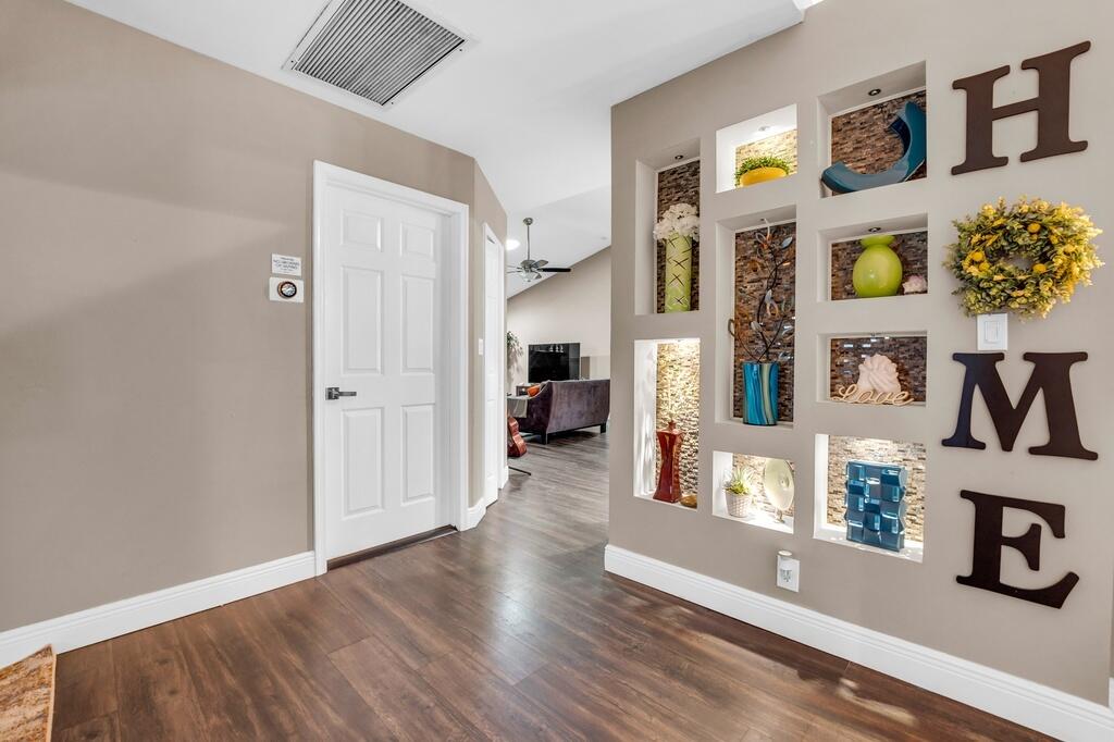 GREENVIEW SHORES 1 OF WELLINGTON - Residential