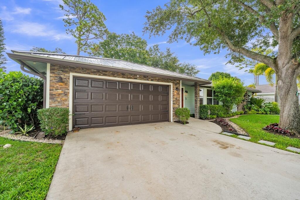 GREENVIEW SHORES 1 OF WELLINGTON - Residential